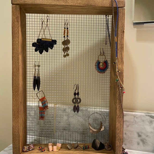 Chicken wire jewelry clearance display