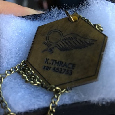 Réplique De Dog Tag Battlestar Galactica – Karl Agathon (Helo) – Accessoire Rare, Fabriqué Aux USA