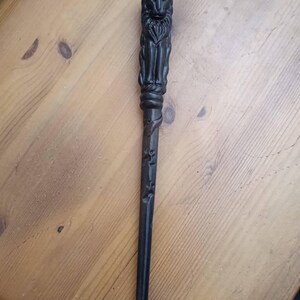 WALDUNIKAT Baguette magique en bois, marron foncé, fabriquée en Allemagne, article de fan, cadeau et jouet pour adultes, enfants, filles. Décoration pour fête d'anniversaire