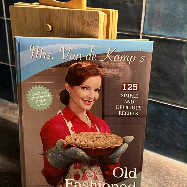 Mrs. Van De Kamp's Old Fashioned Cooking Recipe Notebook