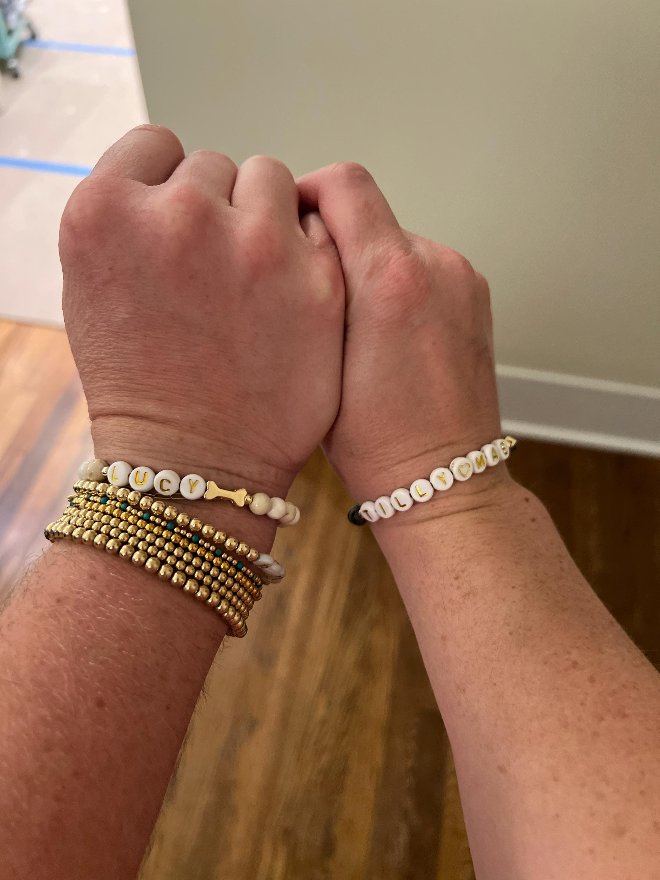 Personalized Pet Name Bone Bracelet with Beads, Gold Bone Bracelet, Stretch Chain, Pet Memorial Jewelry, Gift for Dog Mom/Pet Lovers