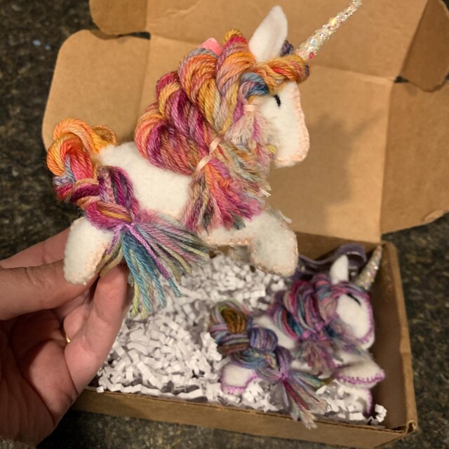 ペガサスとユニコーンの子馬。手作りフェルトぬいぐるみ。型紙と作り方