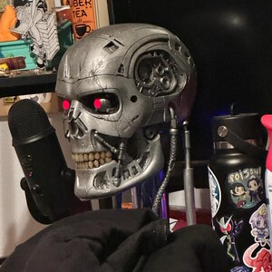 Terminator T800 Endoskull: Life-size Light-up T-800 Skull