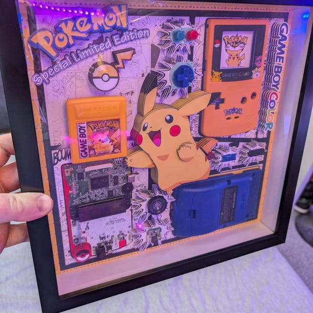遊戯王　ゲームボーイ　カラー　分解アート 分解されたゲームボーイカラーのフレーム、分解されたゲームアート