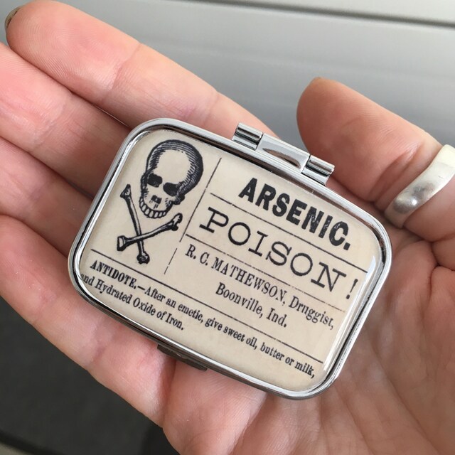 ビンテージ 薬ケース 缶ケース メディスンケース スカル 髑髏 花 ポイズン Arsenic Poison Skull Crossbones Vintage Label Ring Trinket