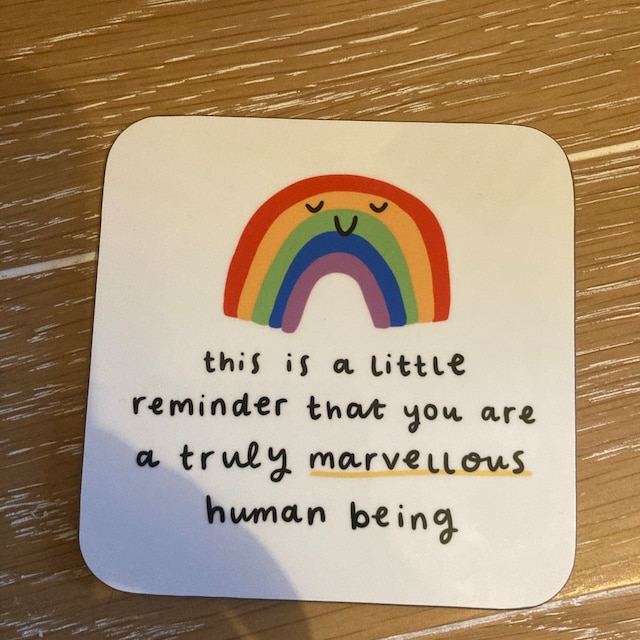 Sottobicchiere “You Are A Truly Marvellous Human Being” – Regalo Amicizia Arcobaleno 9x9 Cm Antigraffio