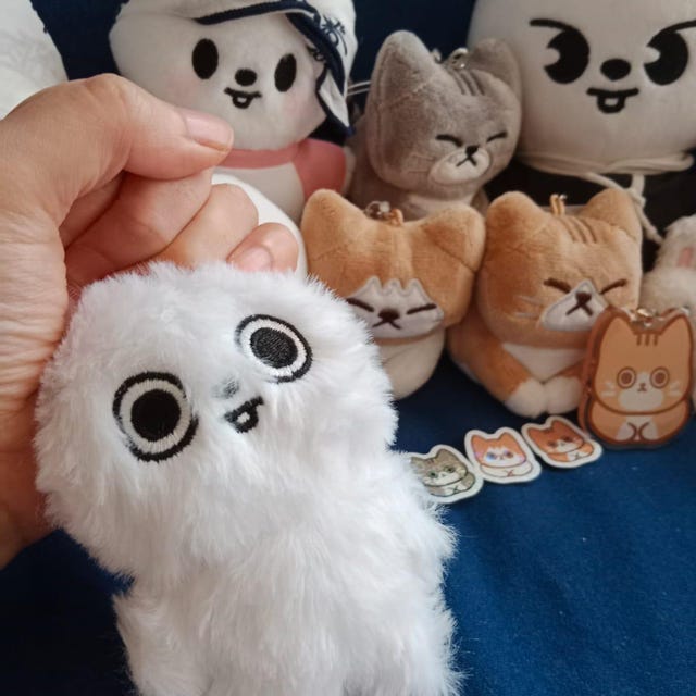偽の目が開いたリービットぬいぐるみ - Etsy 日本