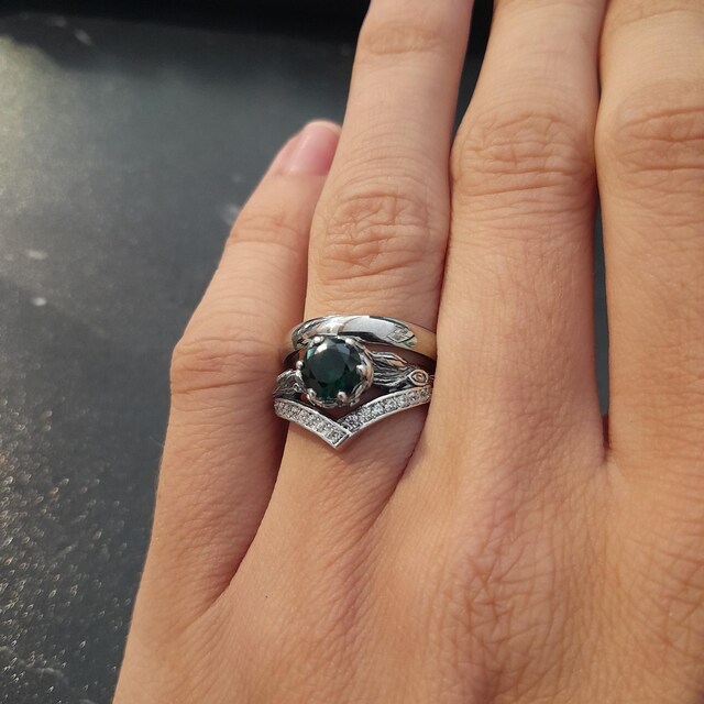Forest Silver V Ring With Magic Green Quartz and Sparkling
