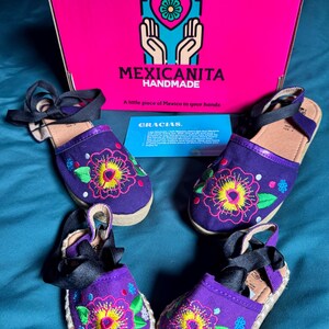 ルイーザ・マドリガルからインスピレーションを得たサンダル