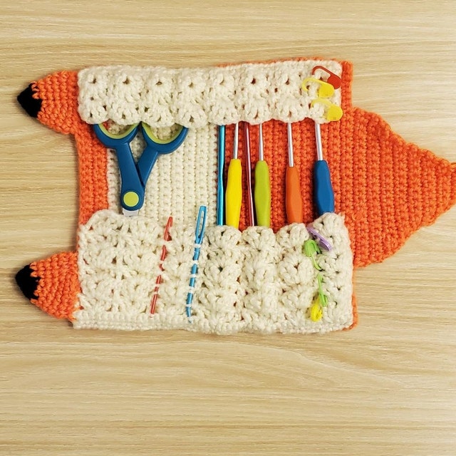 i found this really cute fox themed crochet hook case, and i'd like to  recreate it but i just can't decide which stitch was used… was the main  body made with extended