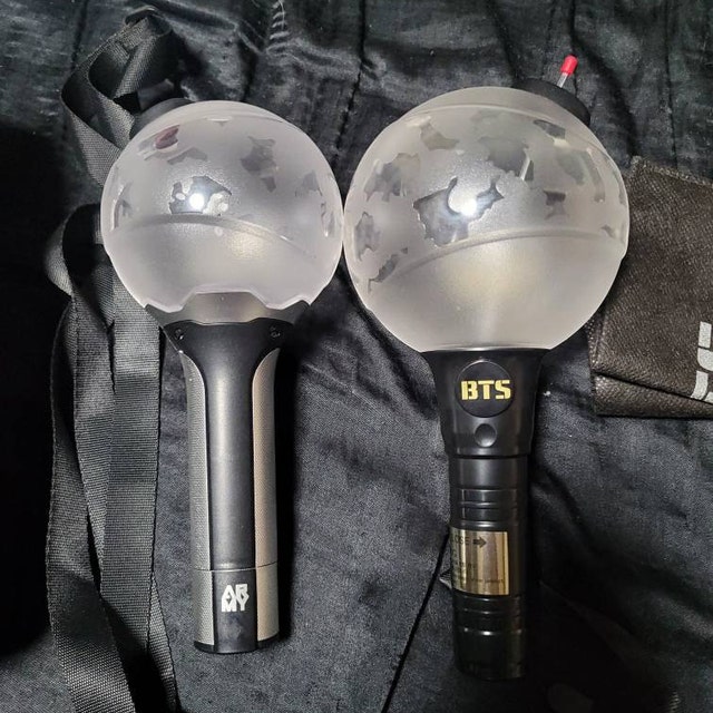 BTS アミボムver.1 UNBOXING] BTS - Lightstick Army Bomb ver 1 - YouTube