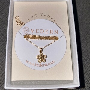 Daisy Necklace - Flower Pendant, Gold Daisy Pendant, Pretty