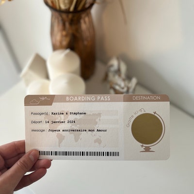 CraftWerk Billet d'avion avec surface à gratter – Billet d'avion personnalisé pour femme, petit ami ou petite amie – Carte d'embarquement comme emballage cadeau pour voyage et vacances