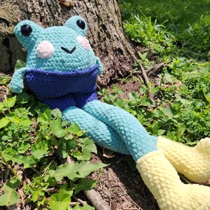足の長いカエルのリリー - ローソーかぎ針編みパターン - あみぐるみ