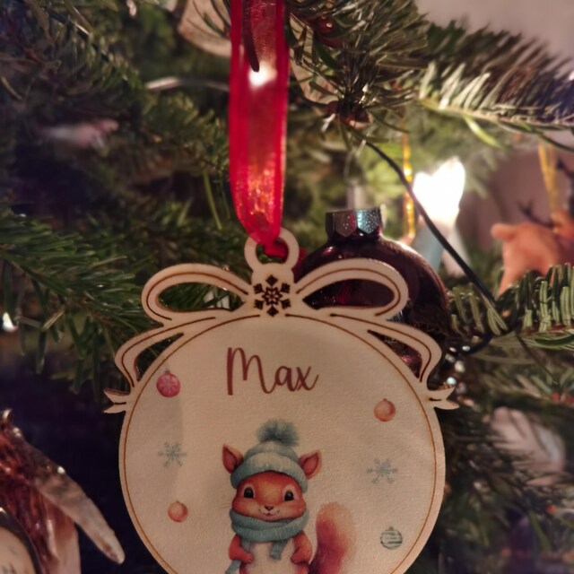 Palle Di Natale In Legno Personalizzate Con Nome | Palline Albero Personalizzabili 8-10 Cm | Decorazione Originale Con Cordoncino | Regalo Unico Per Festività (XF2, 1 Pezzo)