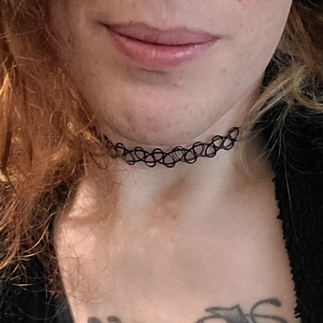 added my own twist to the classic 90s style tattoo choker! it's made with  my snake's shed skin 🐍 : r/jewelrymaking