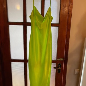 Wzór na sukienkę typu slip z jedwabiu Camelia | Wzór na sukienkę ...