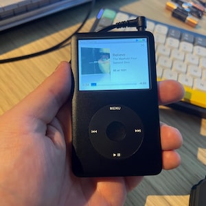 iPod classic 第7世代 HDD160GBからSSD512GBにグレー - メルカリ