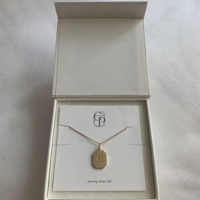 【Grace Personalized】ELENA INITIALネックレス Engraved Initial Pendant Necklace by Gracepersonalized