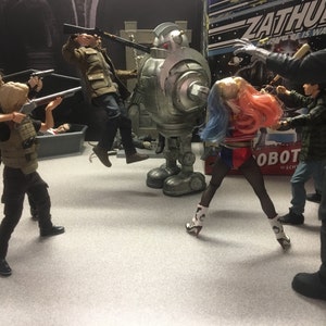 巨大なザスーラ限定版ロボット。ビンテージのゼンマイ巻き上げ式ブリキ