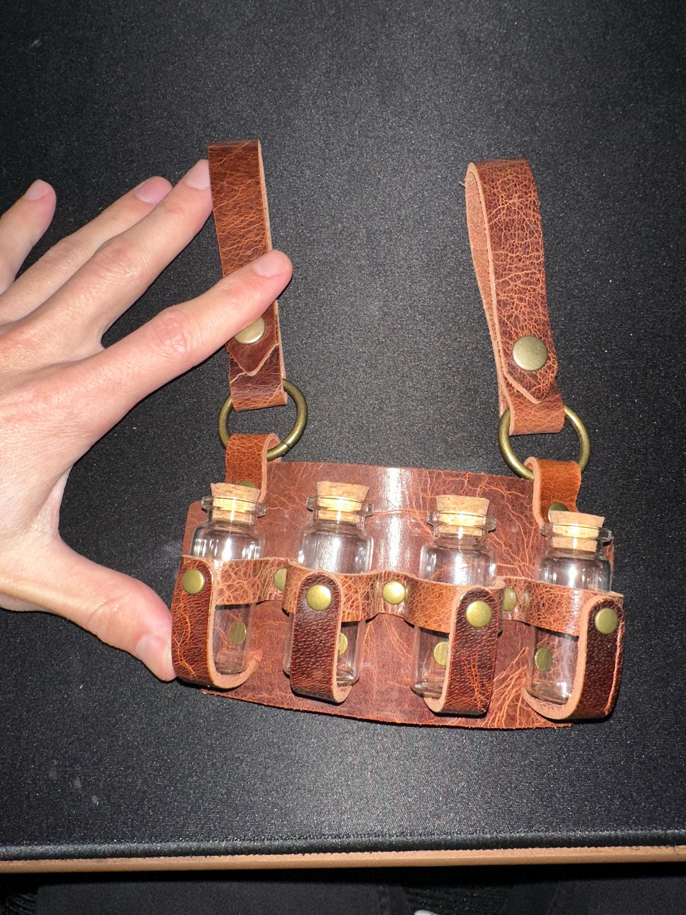 Vierfach-Fläschchenholster aus Leder