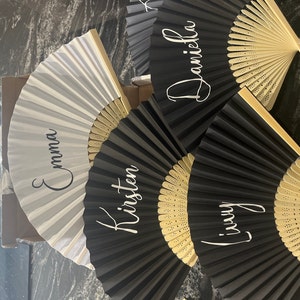 Geetery 24 Sets Folding Fans Wedding Fans Bamboo Hand Held Paper Fans with  Thank Cards and Gift Bags for Wedding Guests Party Favors Bridal Shower