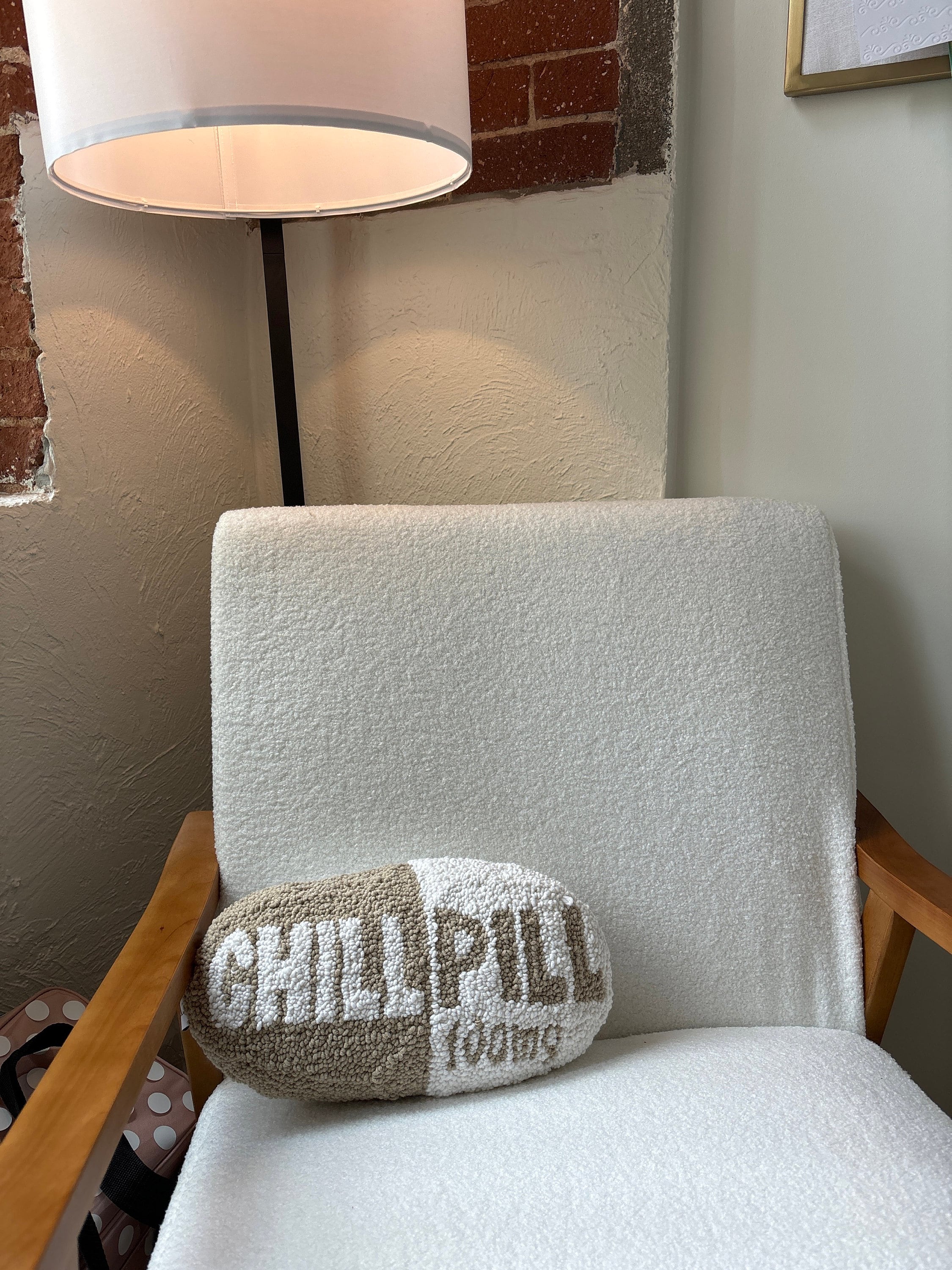 Perfect pillow for my office! Amazing quality and super cute!