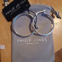 Silver Plated Halo Friendship Bracelet Created With Zircondia® Crystals - Foto 10