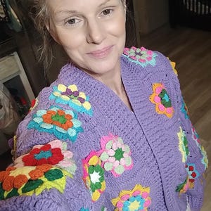 かぎ針編みのパープルフラワーカーディガン、カラフルなかぎ針編みの