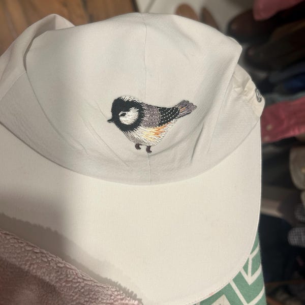 Victorious Girl Waving Checkered Flag In Formula One Clothing On - Foto 6