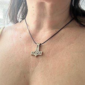 Viktoria added a photo of their purchase