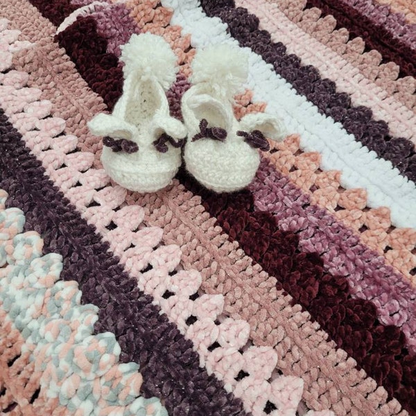 Crochet Pattern Baby Booties the Classic Year-round Bunny House ...