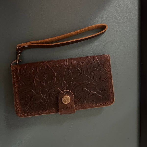 Embossed Leather IPhone 16e 16 16 Pro Max 15 15 Pro Max 14 embossed-leather-iphone-16e-16-16-pro-max-15-15-pro-max-14