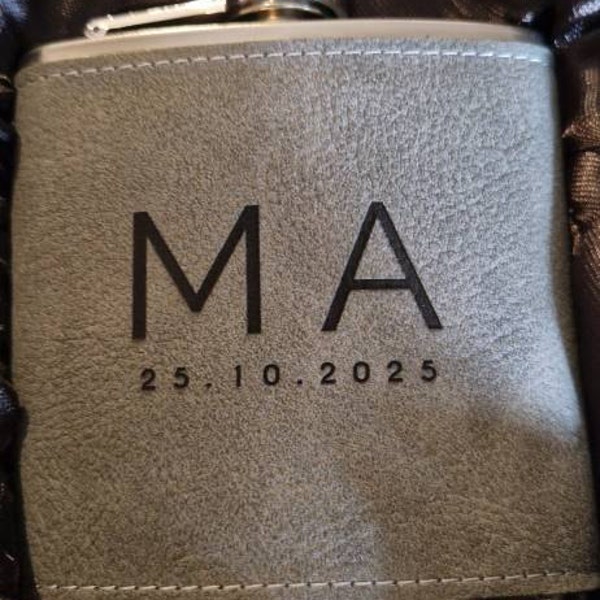 Monogrammed Hip Flask With Funnel In Gift Box By Jonny's Sister - Foto 2