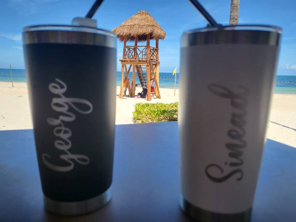 Personalisierter 20 oz Becher, Reisebecher mit individuellem Namen, Becher mit Lasergravur, Wasserbecher aus Edelstahl, Brautjungfernbecher, Isolierbecher