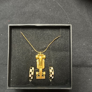 Santija added a photo of their purchase