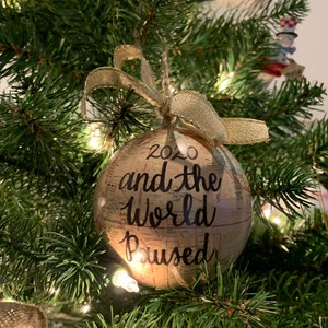 2020 Pandemic Christmas Ornament The World Paused Holiday Tree Decor World Globe Covid Ornament Quarantine Gift Gold Bauble