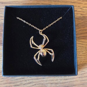 スパイダーネックレス ゴールドペンダント 女性用・男性用 コテージ