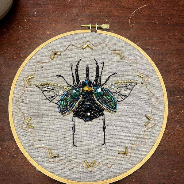 Kit De Broderie Crewel 'Queen Bee' - Abeille Et Fleurs - Tout Inclus - Neuf