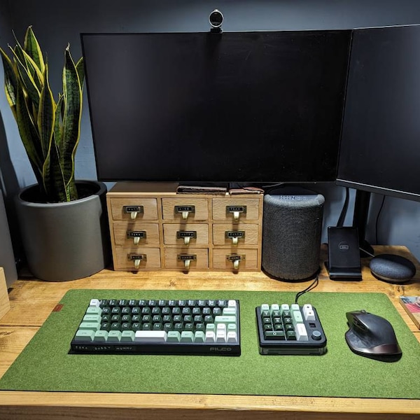 felt-desk-mat-green-custom-size-desk-pad-green-felt-extended-mouse