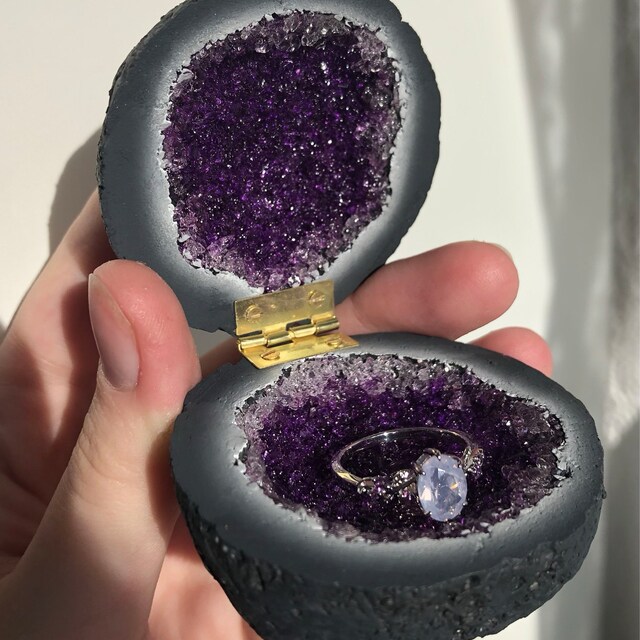 Purple engagement ring box discount