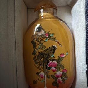 中国の嗅ぎタバコ入れ、裏面ガラス絵、箱入り、孔雀、鳥、果樹のサイン