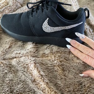 nike roshe one all black