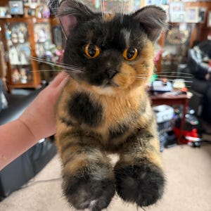 手作りの三毛猫ぬいぐるみ：リアルなコンパニオンギフト（受注生産