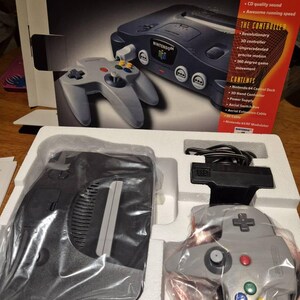 PAL/UK N64 標準の空のコンソールボックス (Carton / Caja / Boîte