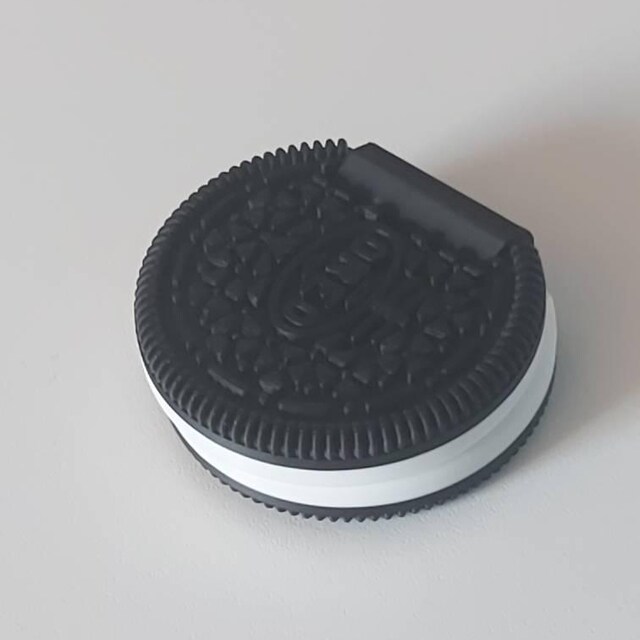 Oreo Cookie Fidget Spinner: 3D Printed Slip, Flip and Slide Desk
