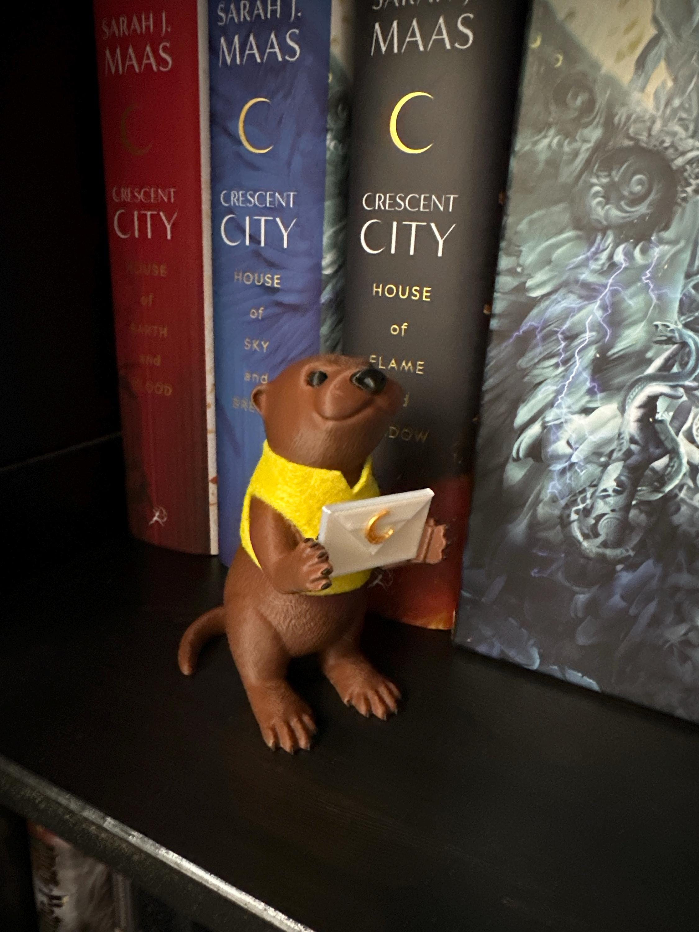 Cute Standing Otter Holding Mail - 3d printed - Bookshelf Decor