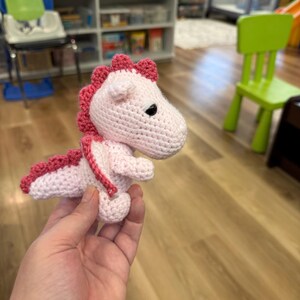 パターン: デズモンド ドラゴン - かぎ針編みのドラゴン パターン