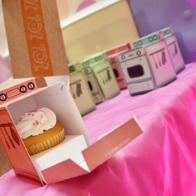 Retro Oven Cupcake Box, Cookie, Candy, Treat and Party Favor Box, Gift ...