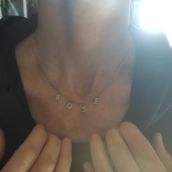 Collier avec pendentif initiale et strass - lettre